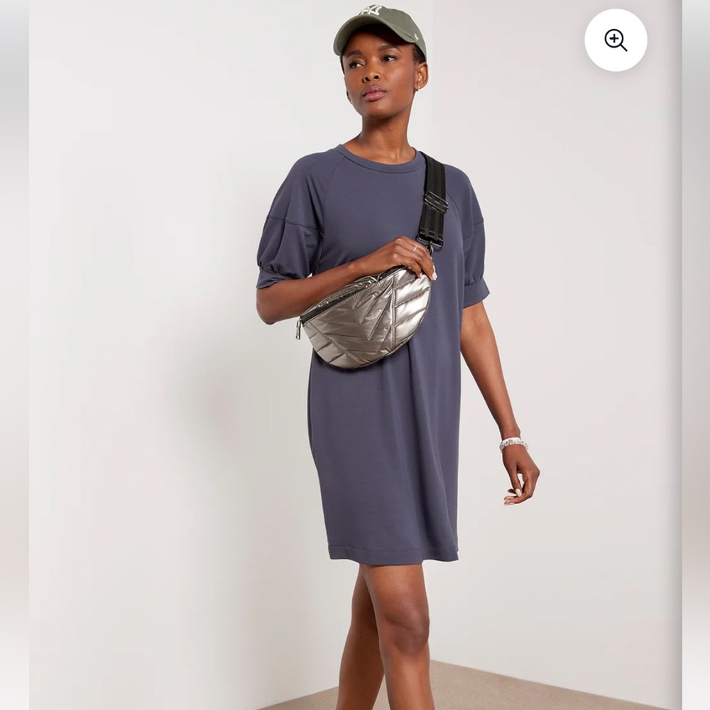 Evereve Meave Dress in Navy- size medium, NWOT!